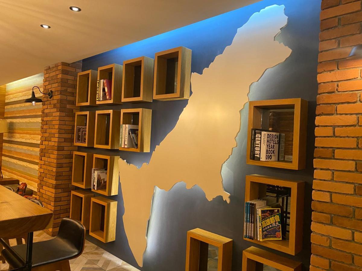 Hua Xiang Hotel - Zuoying Kaohsiung Bagian luar foto