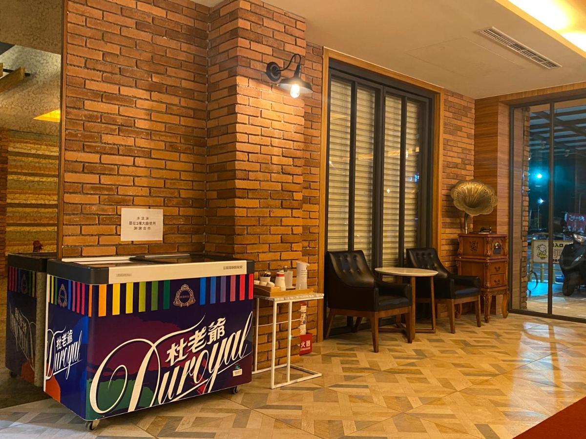 Hua Xiang Hotel - Zuoying Kaohsiung Bagian luar foto