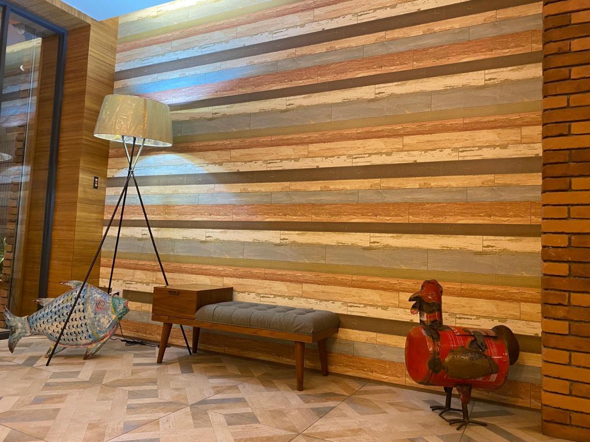 Hua Xiang Hotel - Zuoying Kaohsiung Bagian luar foto