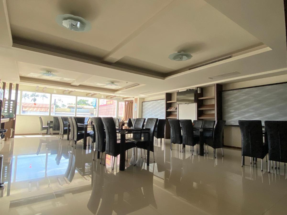Hua Xiang Hotel - Zuoying Kaohsiung Bagian luar foto