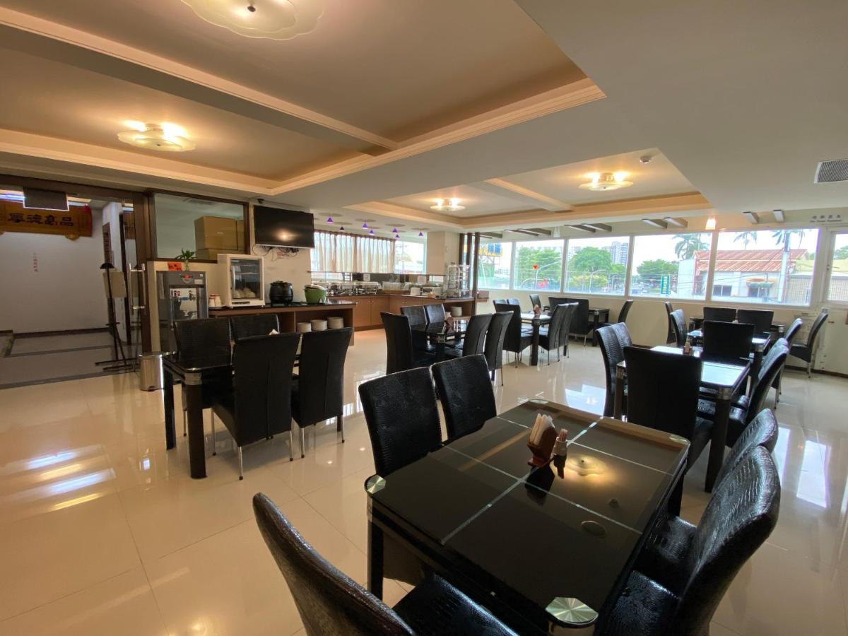 Hua Xiang Hotel - Zuoying Kaohsiung Bagian luar foto