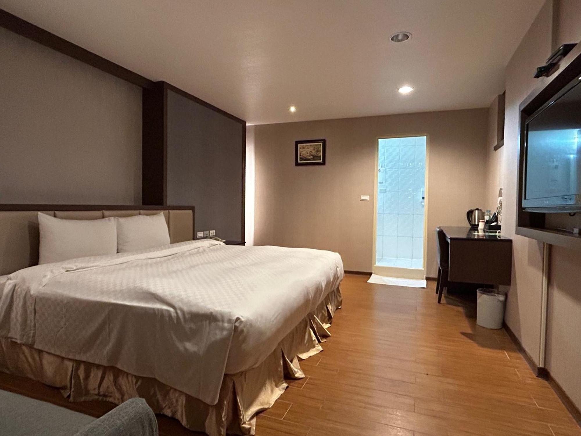 Hua Xiang Hotel - Zuoying Kaohsiung Bagian luar foto