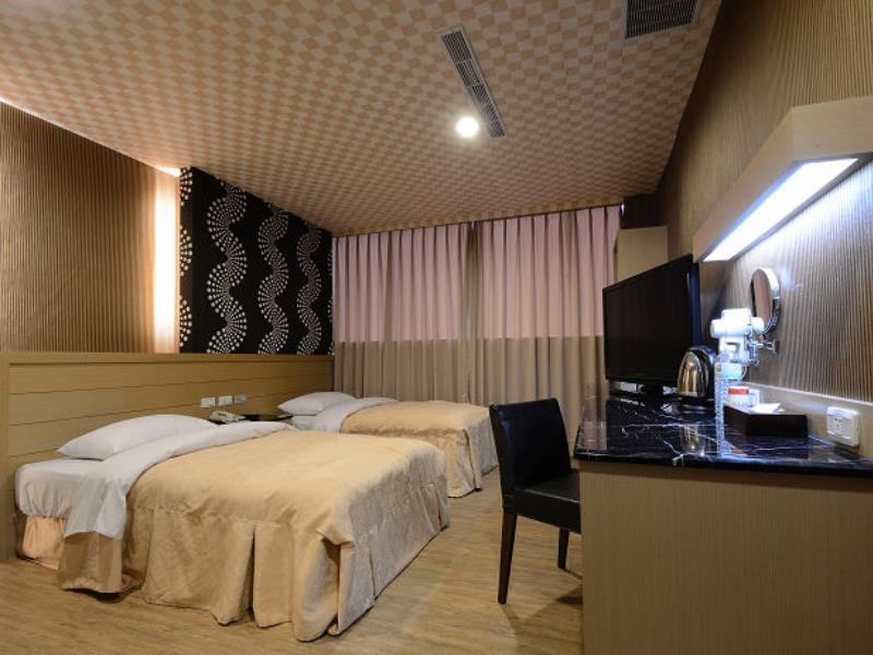 Hua Xiang Hotel - Zuoying Kaohsiung Bagian luar foto